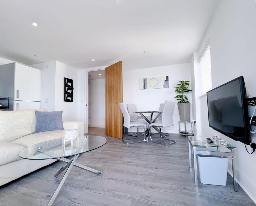 Stylish Seaview One-Bedroom Apt Swansea Luaran gambar